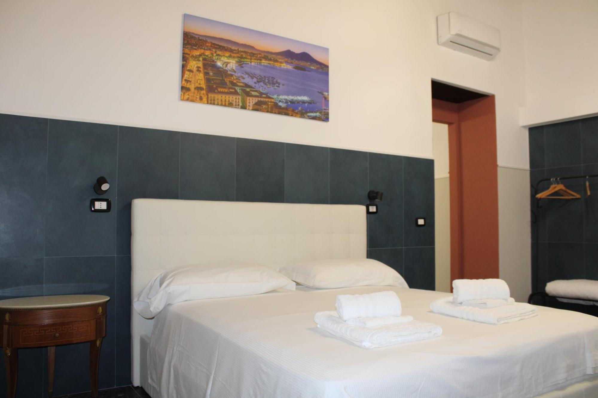 Bed & Breakfast La Del Centro Storico Naples